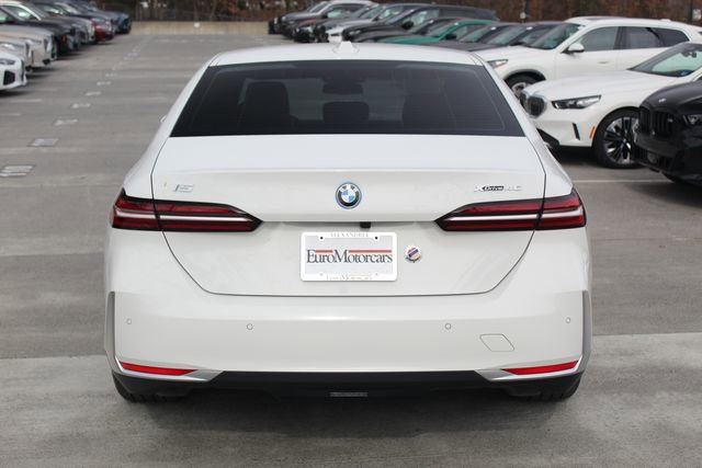 Used 2025 BMW i5 xDrive40 w/ Premium Package image 6