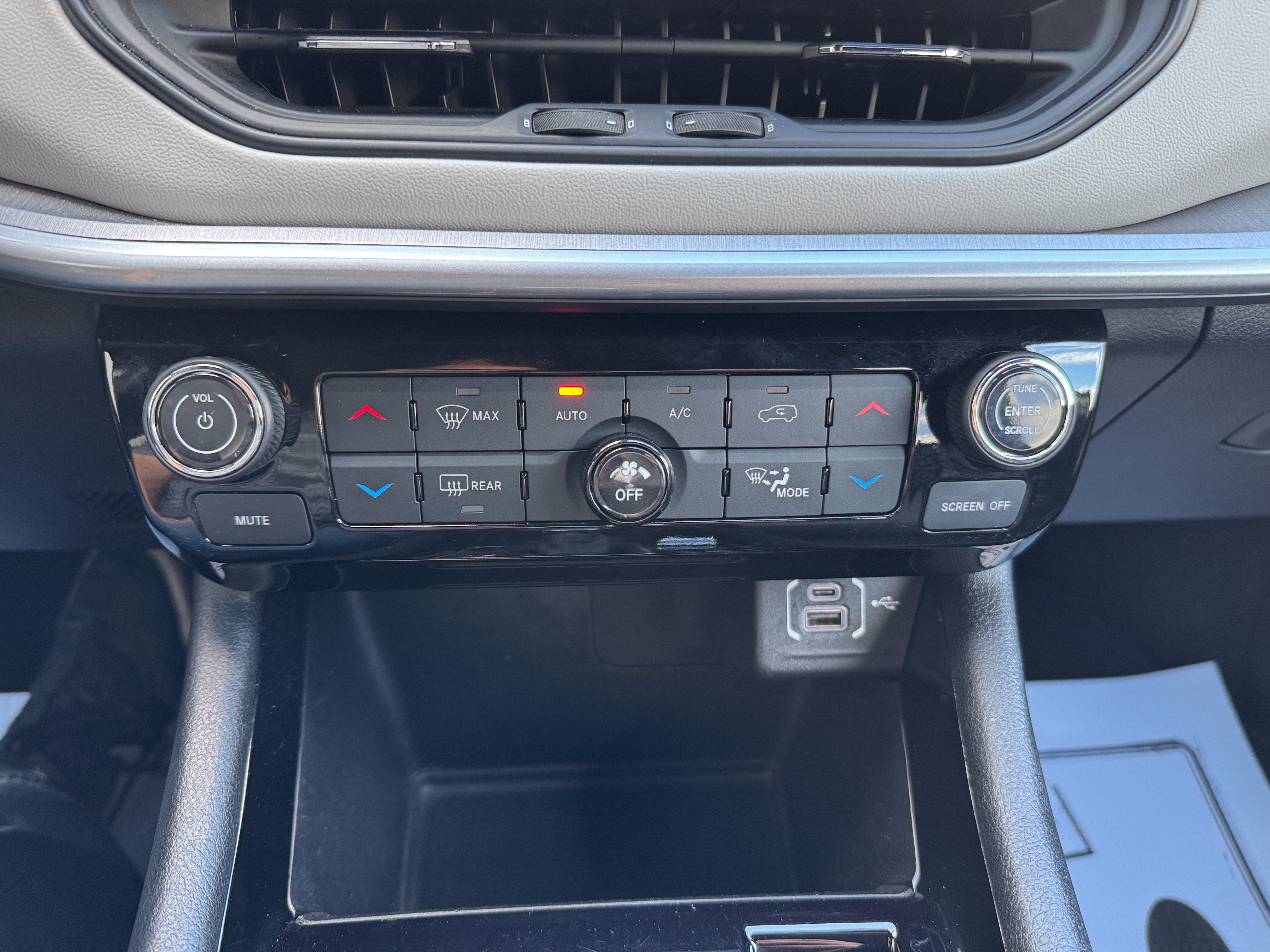 Used 2025 Jeep Compass Limited AWD/4WD image 19