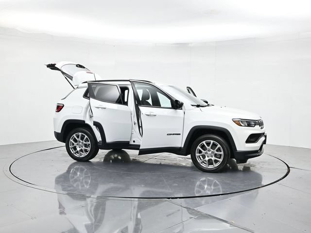 Used 2023 Jeep Compass Latitude AWD/4WD image 46