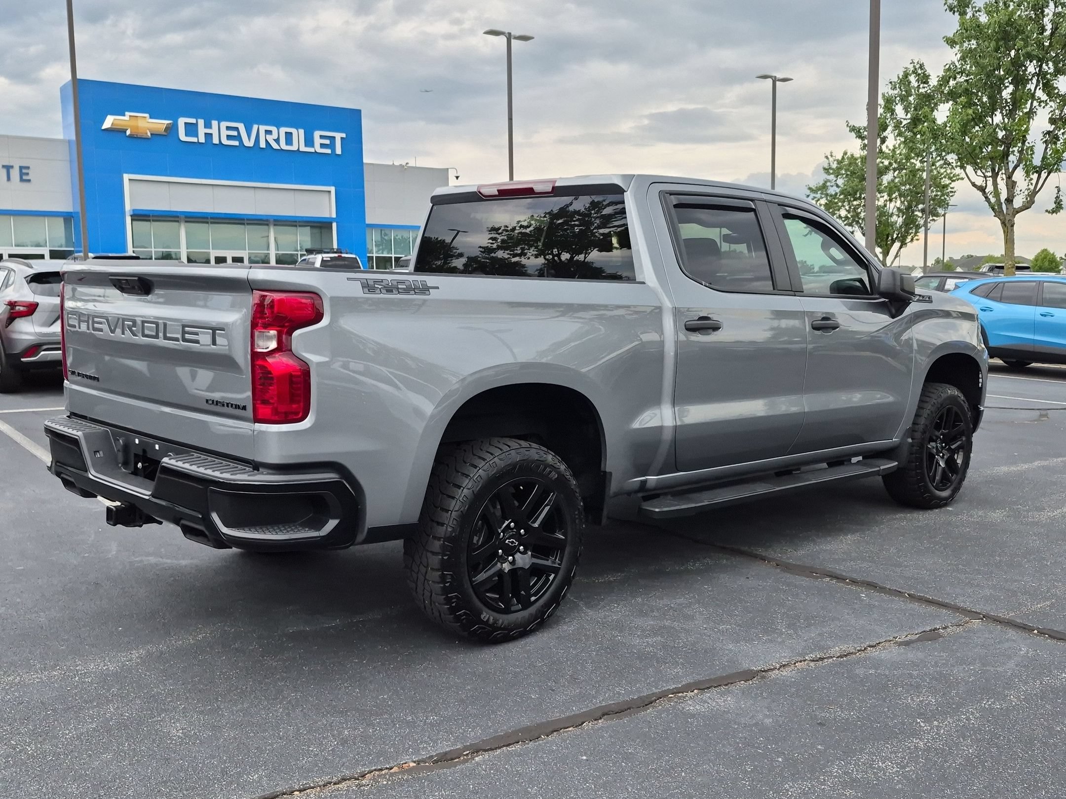 Used 2024 Chevrolet Silverado 1500 Custom Trail Boss w/ Dark Appearance Package AWD/4WD image 10