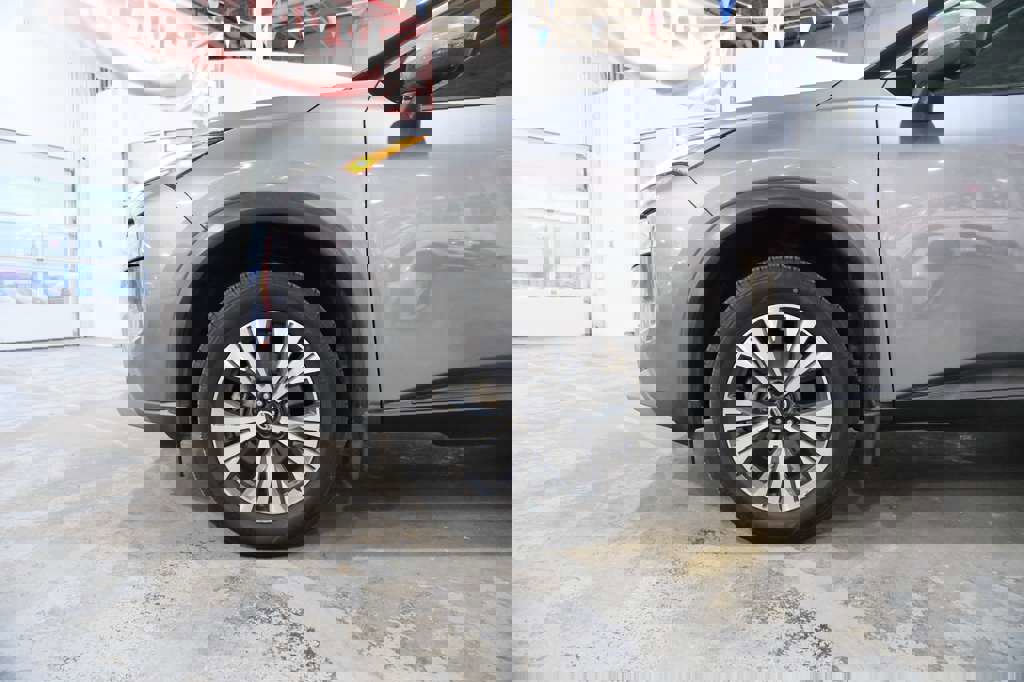 Used 2021 Nissan Rogue SV w/ Premium Package image 5