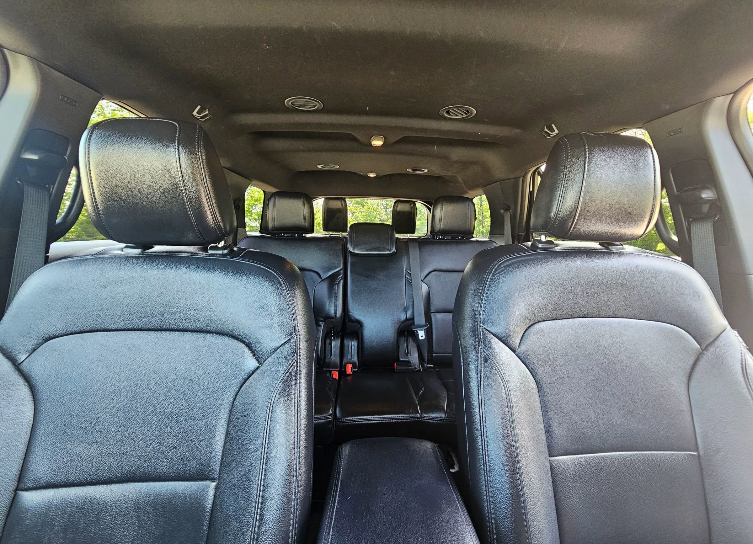 Used 2018 Ford Explorer XLT w/ Equipment Group 202A AWD/4WD image 24