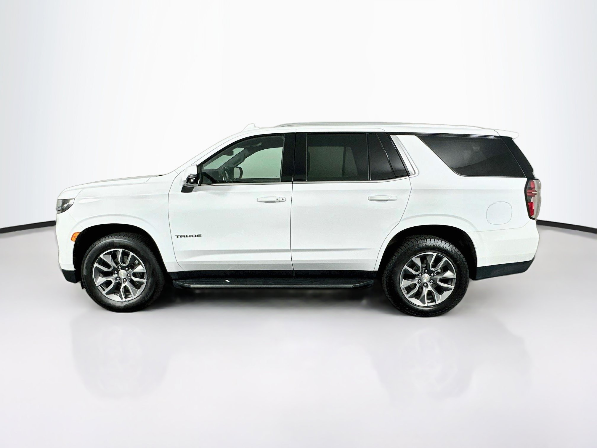 Used 2024 Chevrolet Tahoe LT w/ Luxury Package RWD image 4