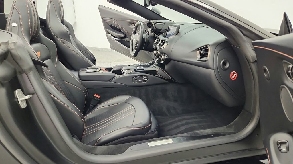 Used 2022 Aston Martin V8 Vantage Roadster image 27