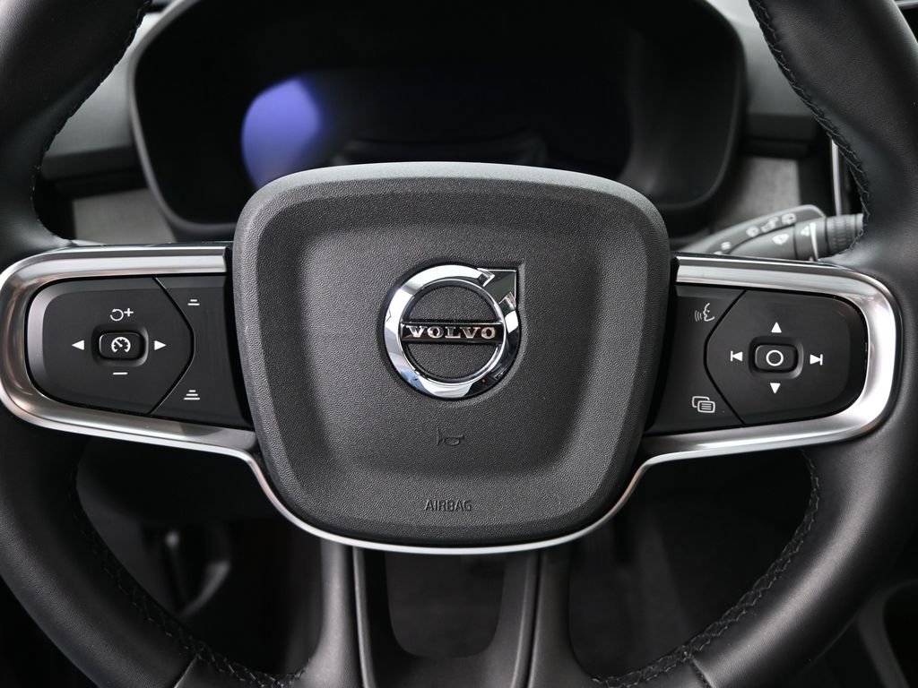 Used 2025 Volvo XC40 B5 Plus image 10