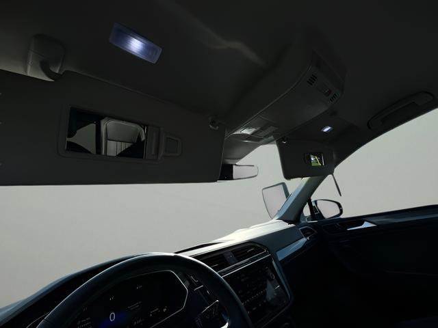 Used 2024 Volkswagen Tiguan SE image 25