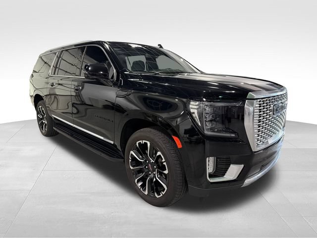 Used 2023 GMC Yukon XL Denali AWD/4WD image 3