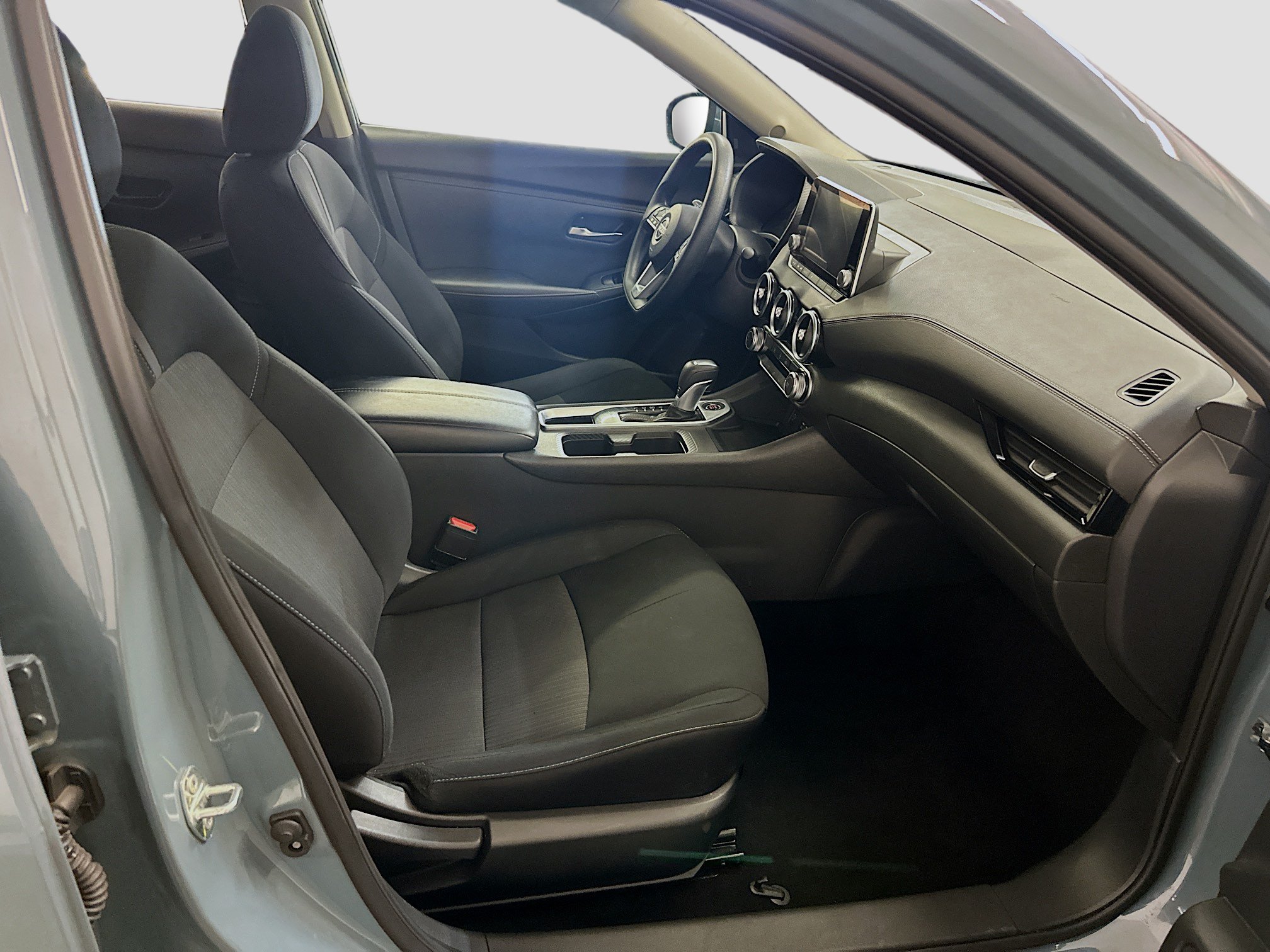 Used 2024 Nissan Sentra SV FWD image 31
