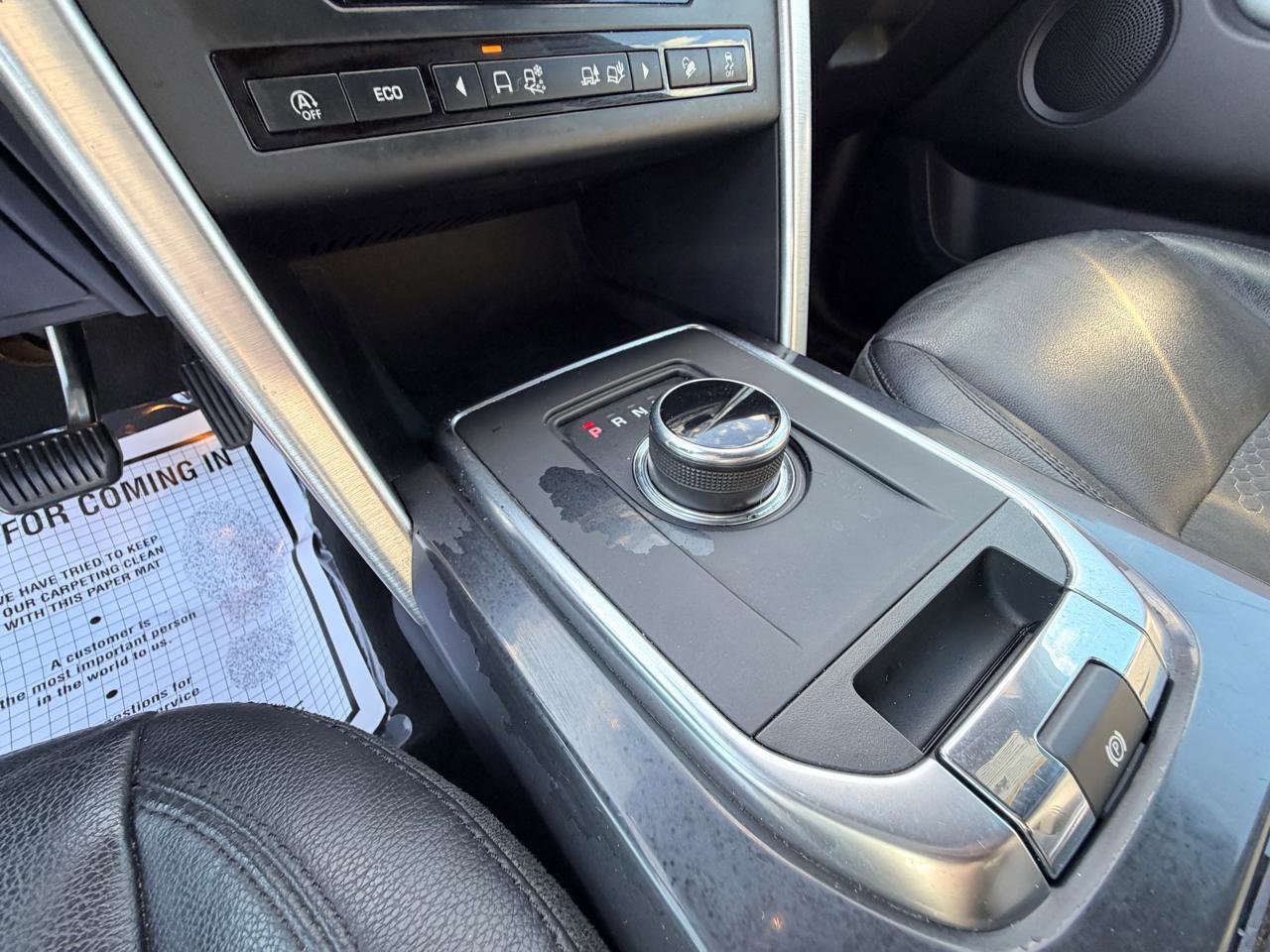 Used 2018 Land Rover Discovery Sport SE image 15