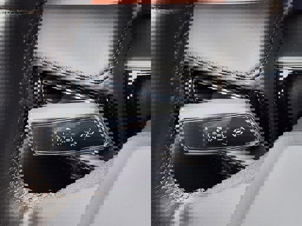 Used 2022 Lincoln Nautilus Reserve w/ Equipment Group 201A image 18