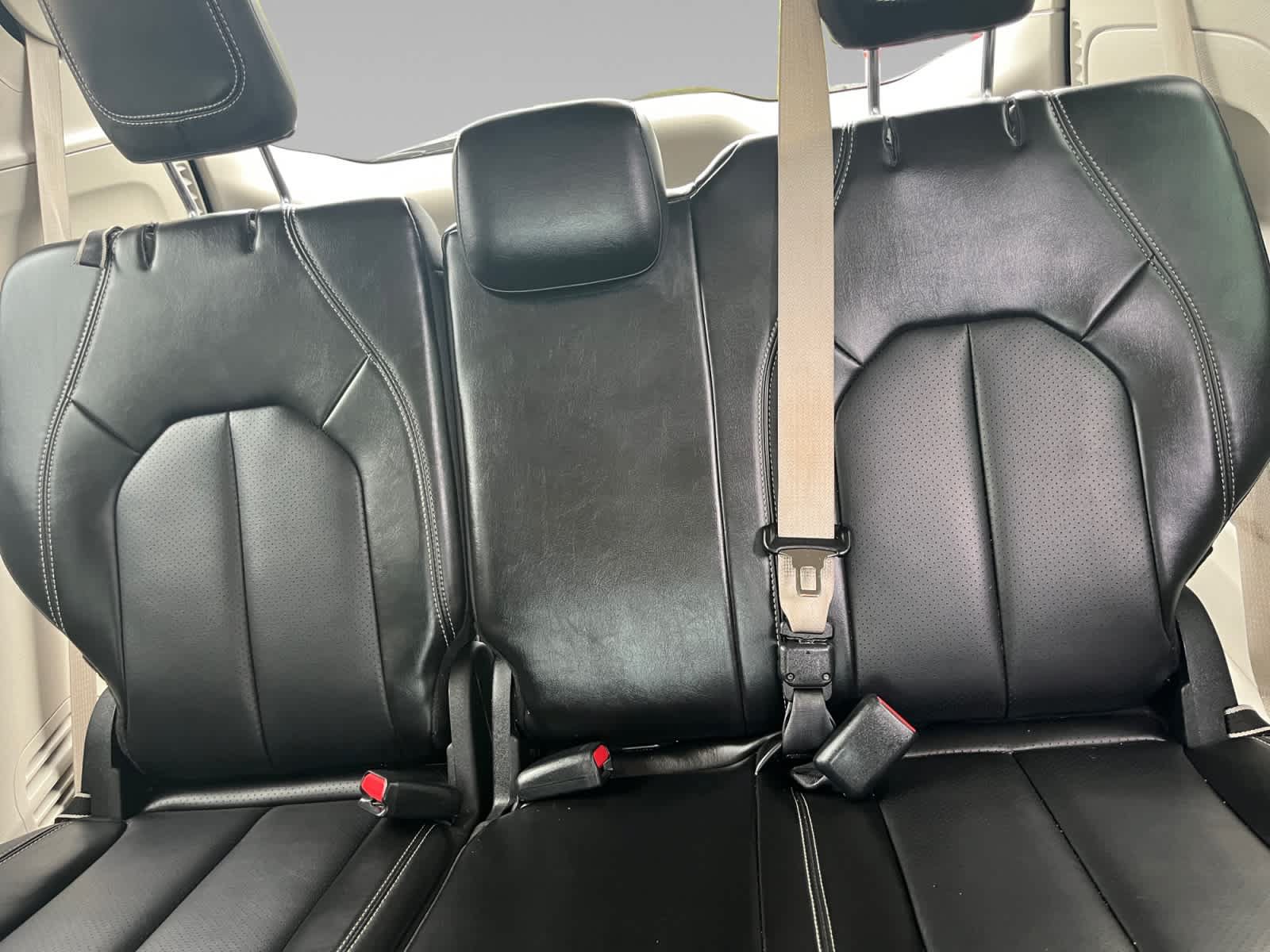 Used 2023 Chrysler Pacifica Touring-L FWD image 18