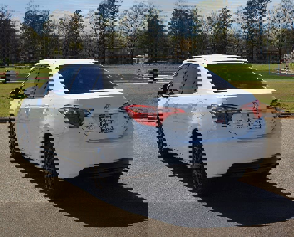 Used 2018 Toyota Corolla LE image 11