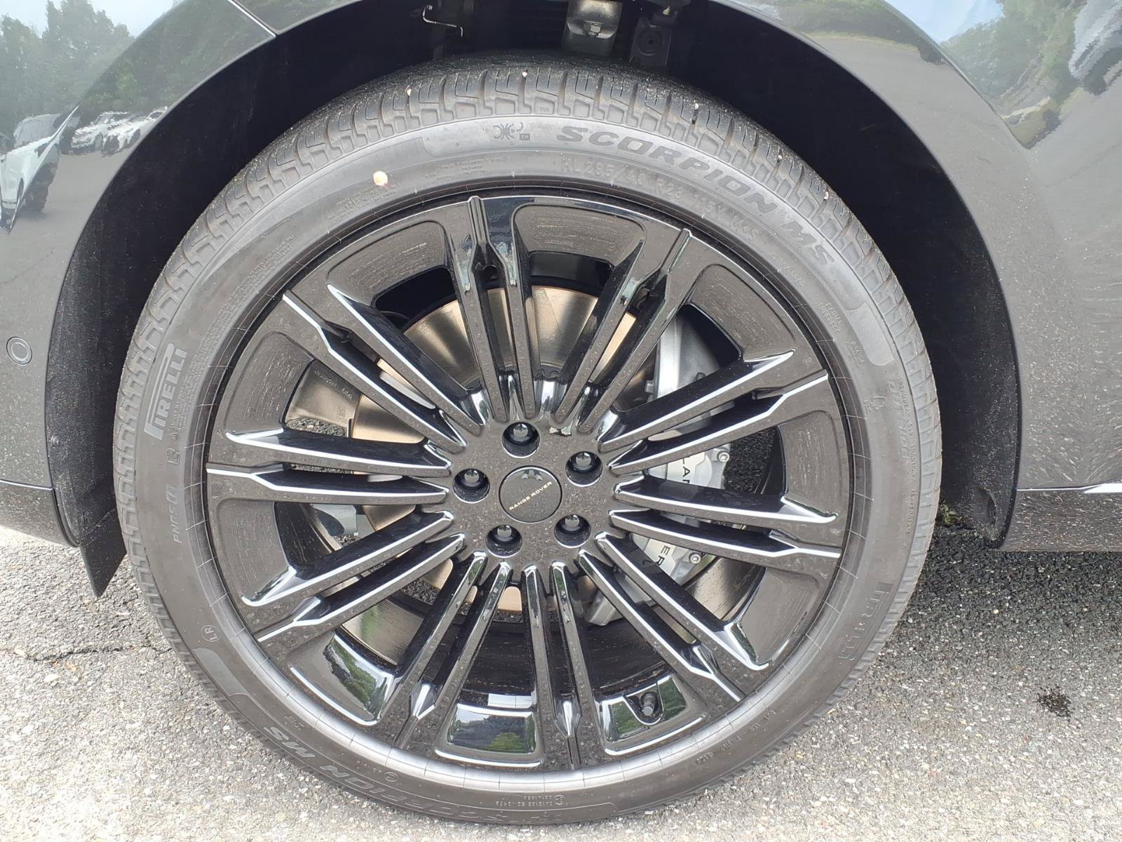 New 2026 Land Rover Range Rover Long Wheelbase SE AWD/4WD image 9