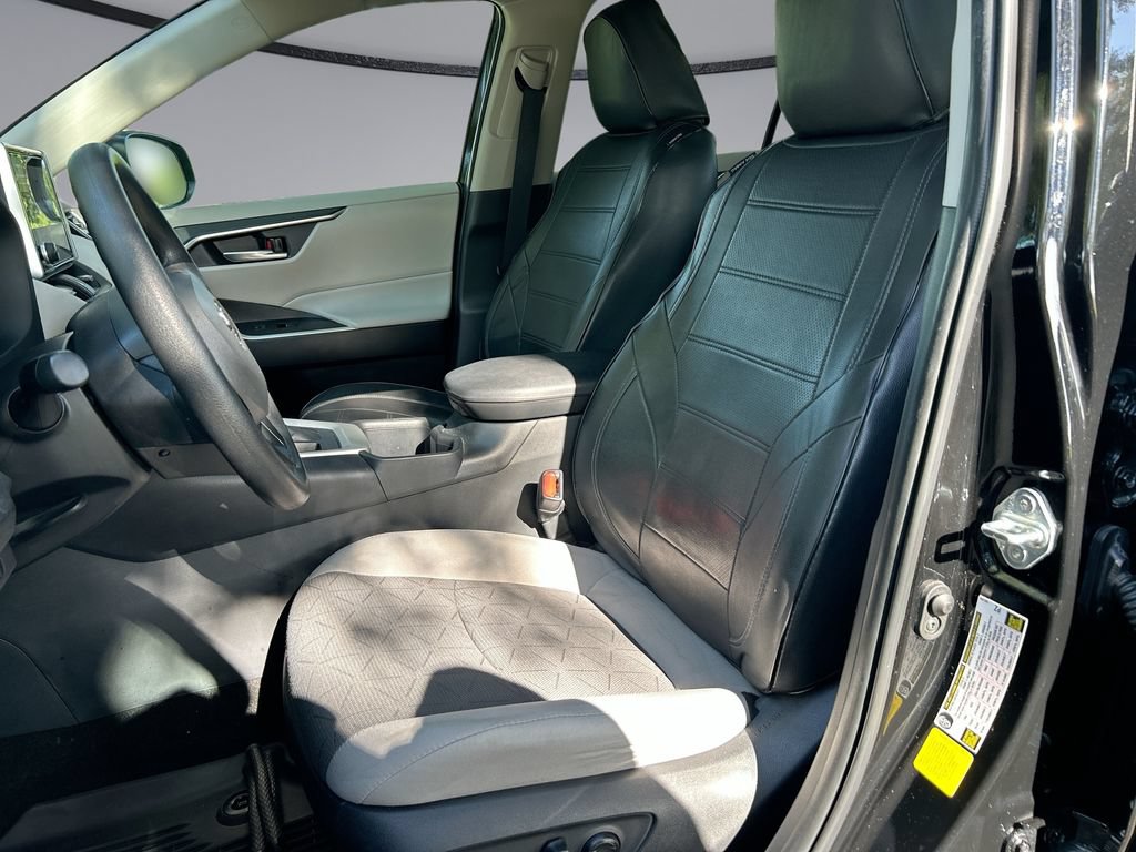 Used 2025 Toyota RAV4 XLE w/ Convenience Package FWD image 11