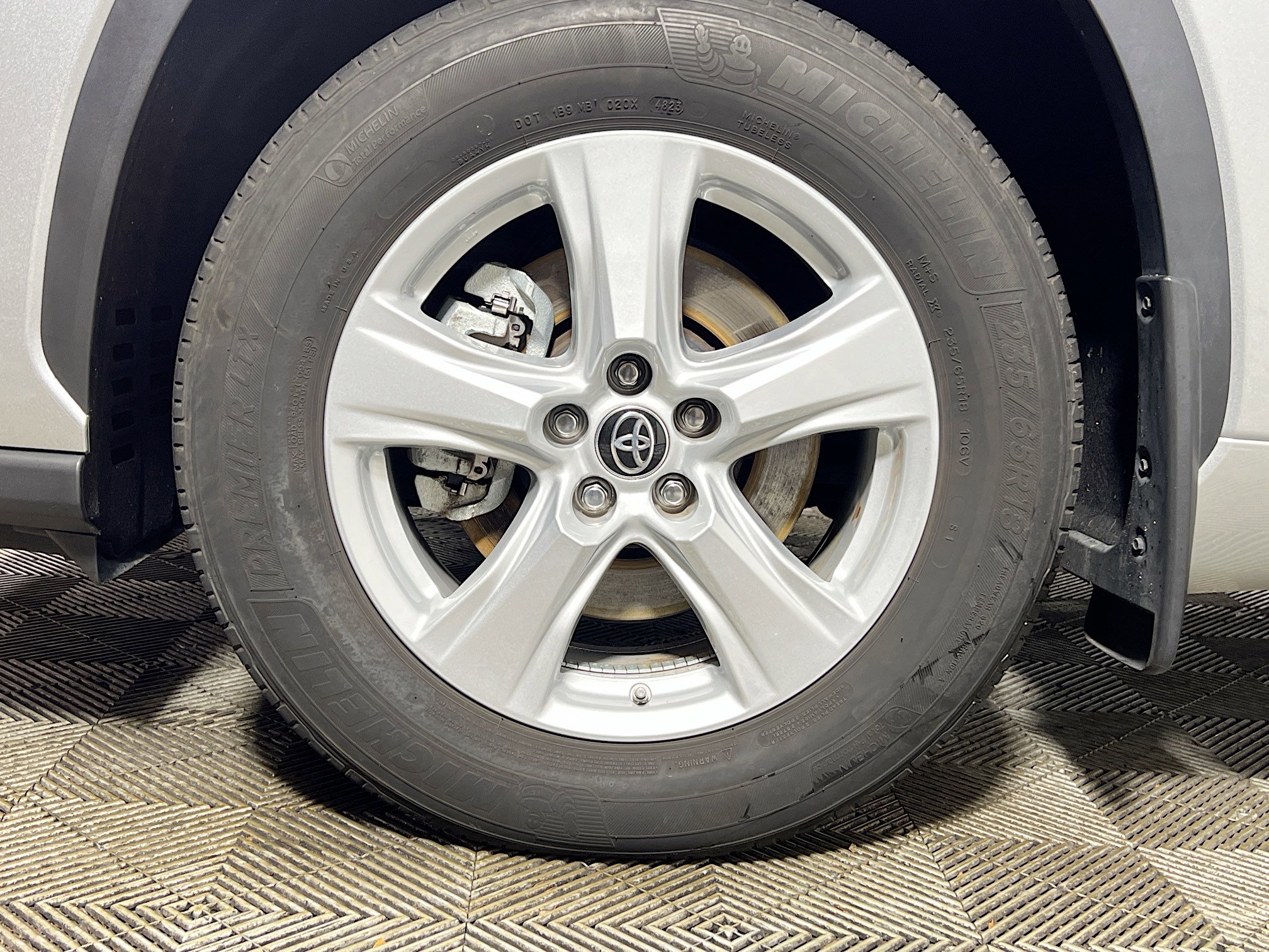 Used 2024 Toyota Highlander LE image 13