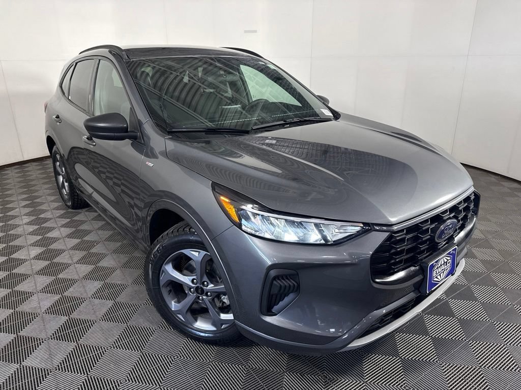 Used 2023 Ford Escape ST-Line AWD/4WD image 2
