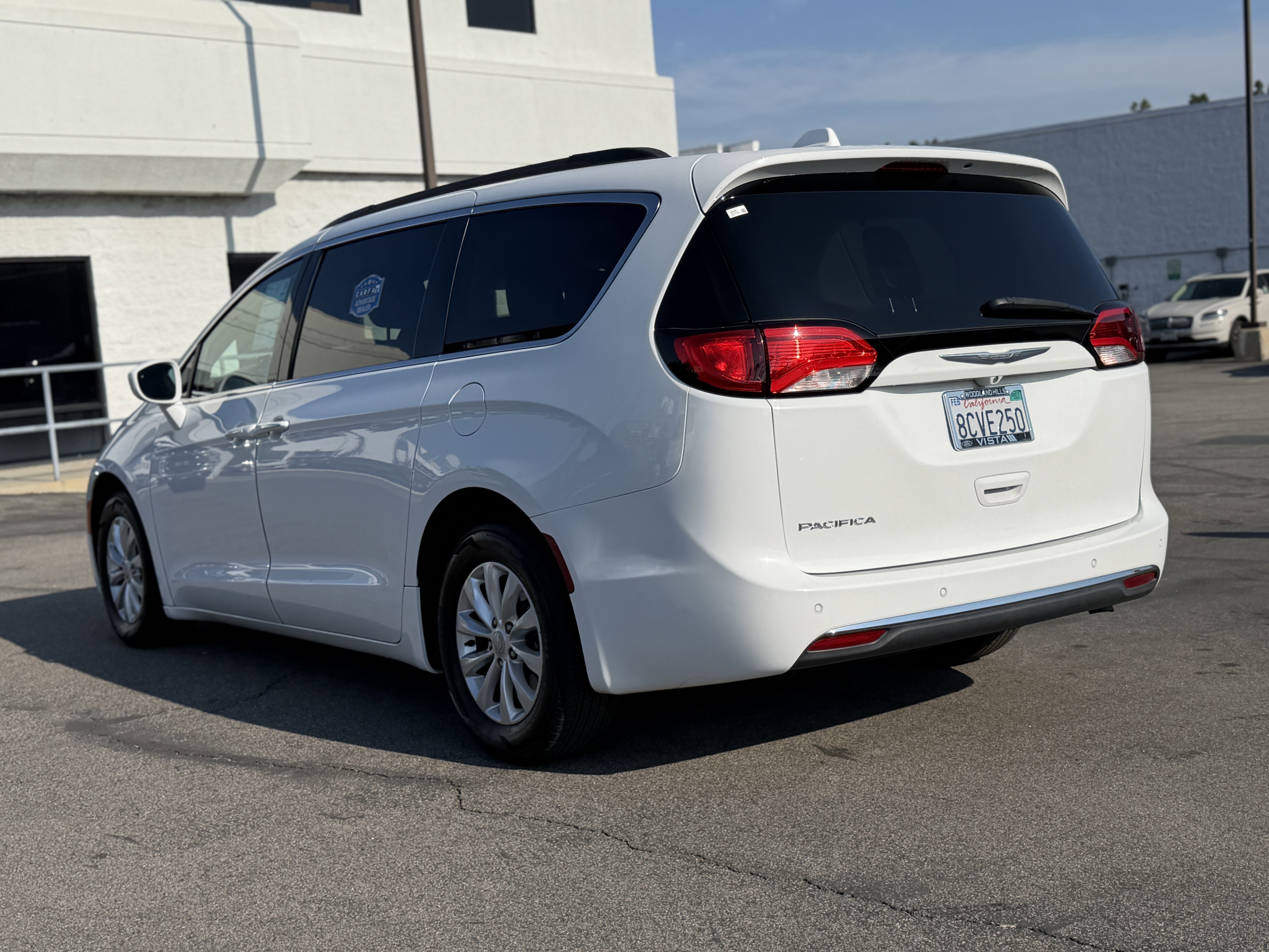 Used 2017 Chrysler Pacifica Touring-L image 5
