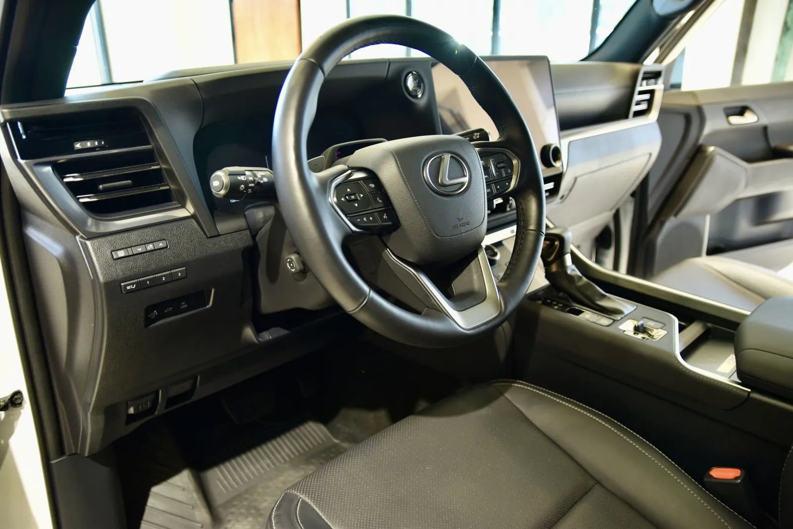 Used 2024 Lexus GX 550 w/ Accessory Package (Z1) image 12