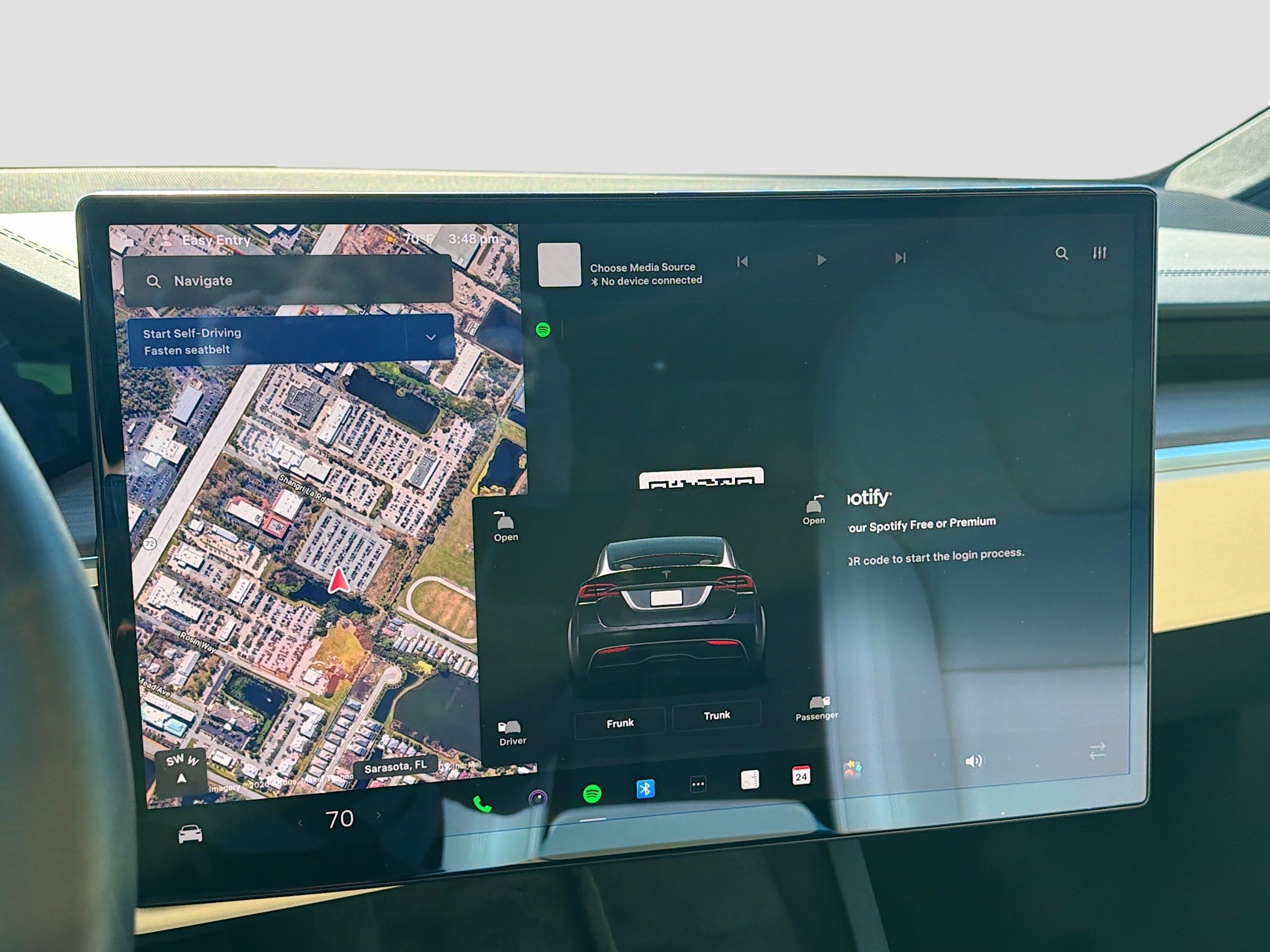 Used 2024 Tesla Model X image 30