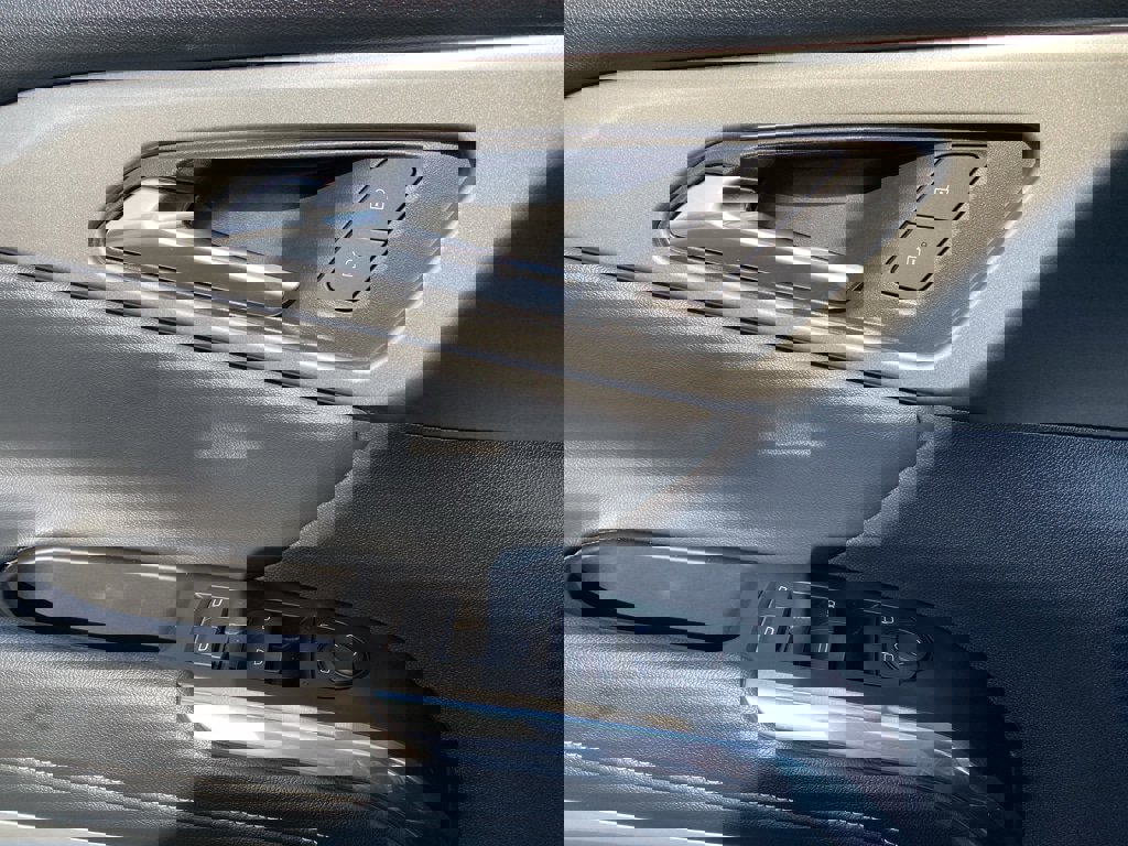 Used 2025 Chevrolet Traverse LT image 29