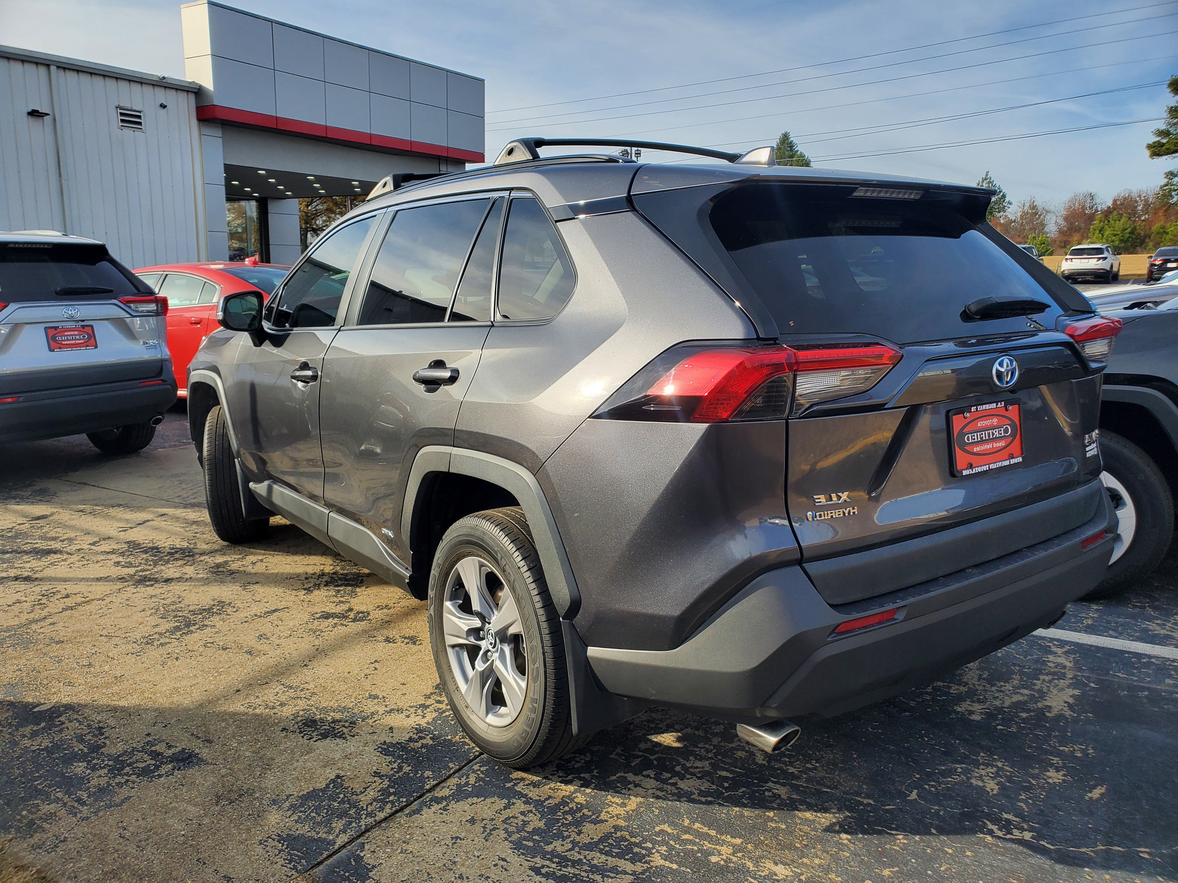 Used 2022 Toyota RAV4 XLE image 4
