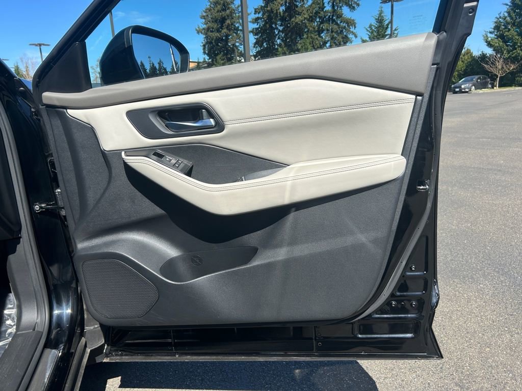 Used 2023 Nissan Rogue SL w/ SL Premium Package image 25