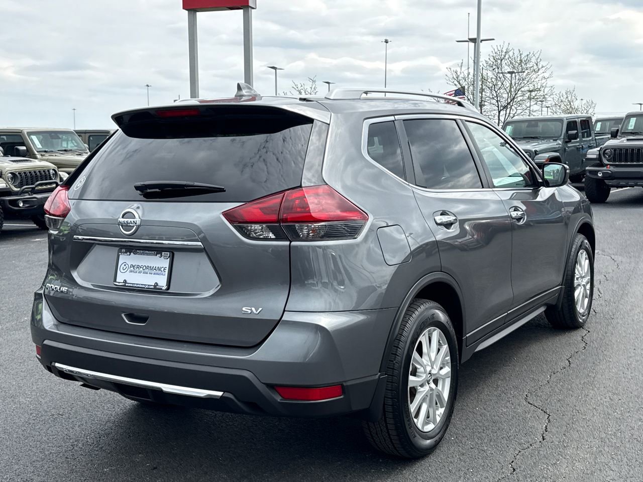 Used 2019 Nissan Rogue SV image 3