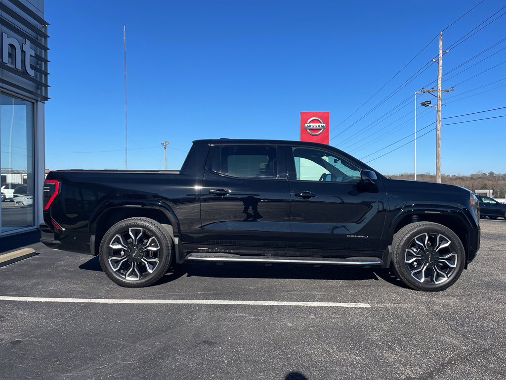 Used 2025 GMC Sierra EV Denali AWD/4WD image 22