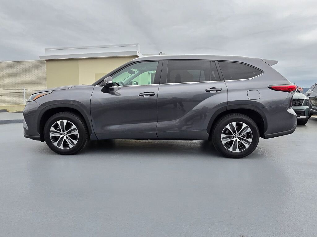 Used 2023 Toyota Highlander XLE FWD image 6