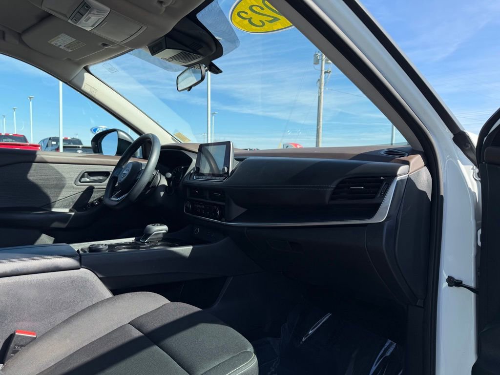 Used 2023 Nissan Rogue S image 20