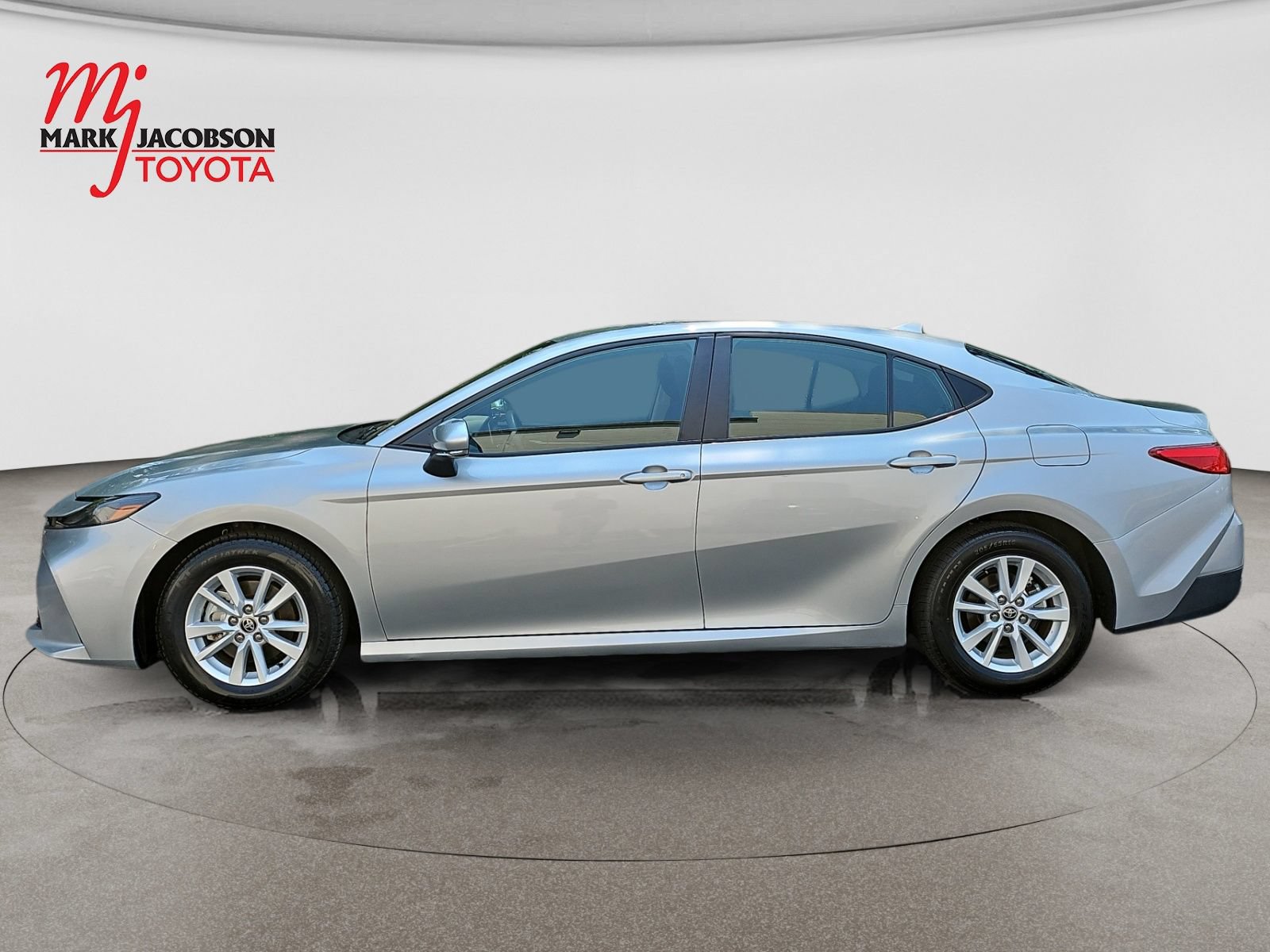 Used 2025 Toyota Camry LE FWD image 15
