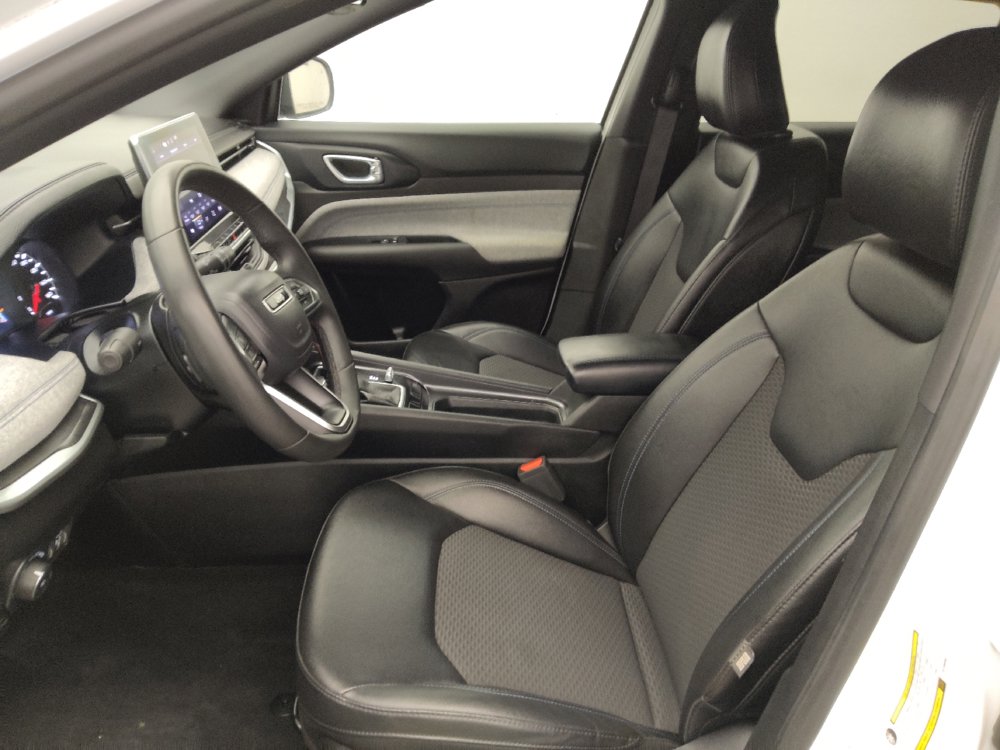 Used 2024 Jeep Compass Latitude AWD/4WD image 17