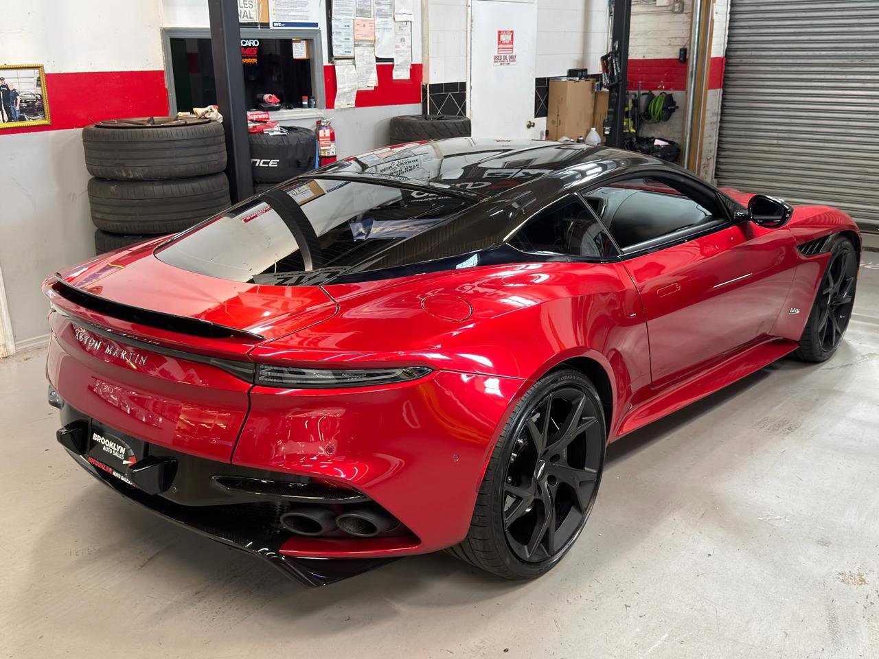 Used 2019 Aston Martin DBS Superleggera RWD image 5