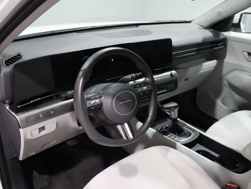 Used 2025 Hyundai Kona SEL image 14