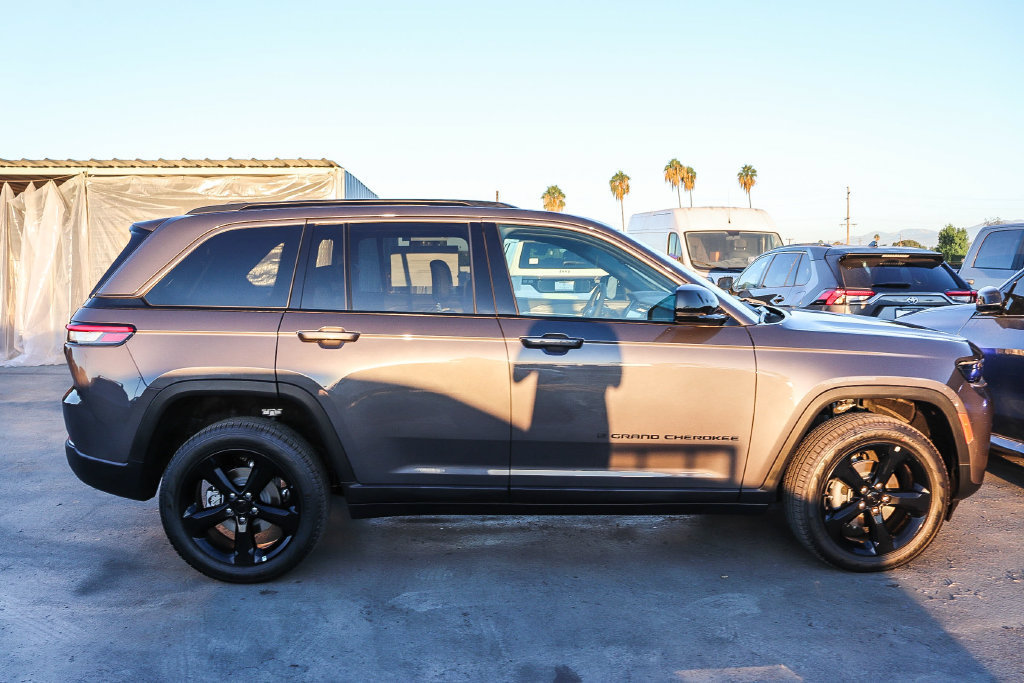 New 2026 Jeep Grand Cherokee Limited AWD/4WD image 13