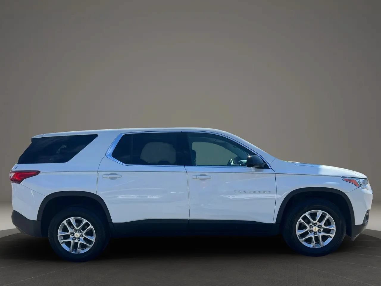 Used 2019 Chevrolet Traverse LS FWD image 3