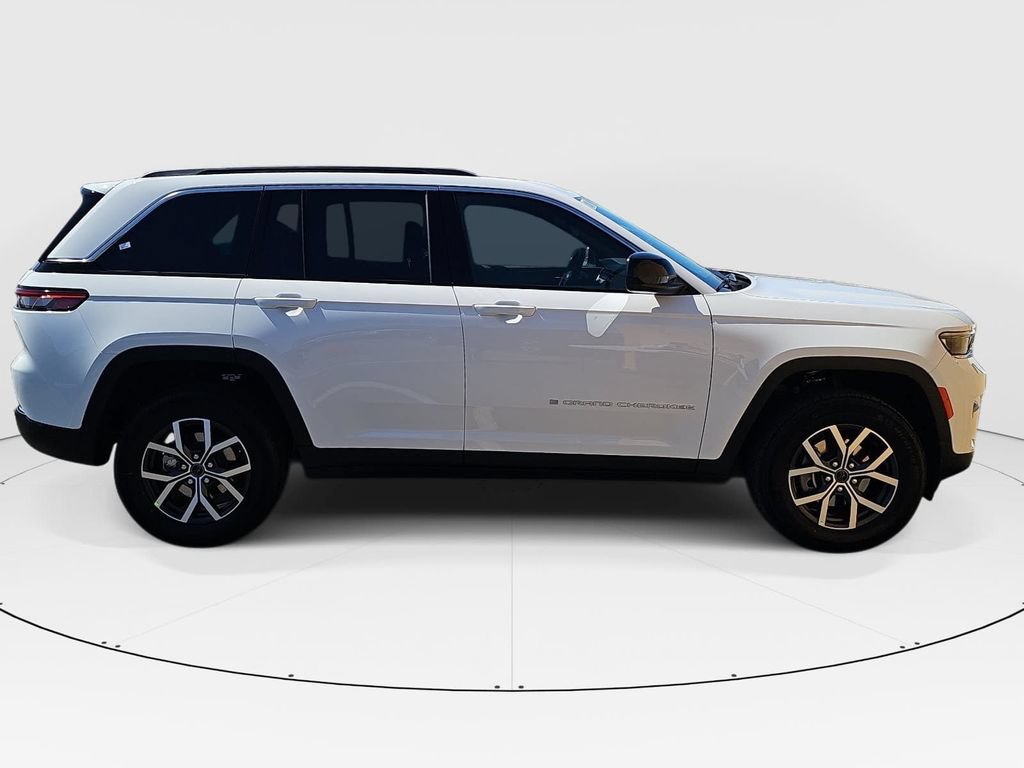 New 2027 Jeep Grand Cherokee Laredo X AWD/4WD image 2