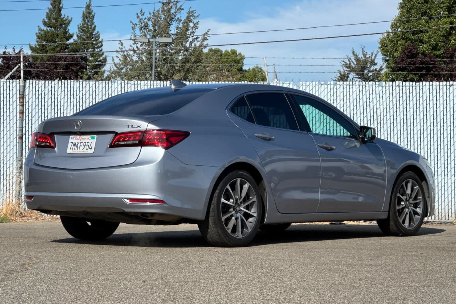 Used 2015 Acura TLX w/ Technology Package FWD image 3