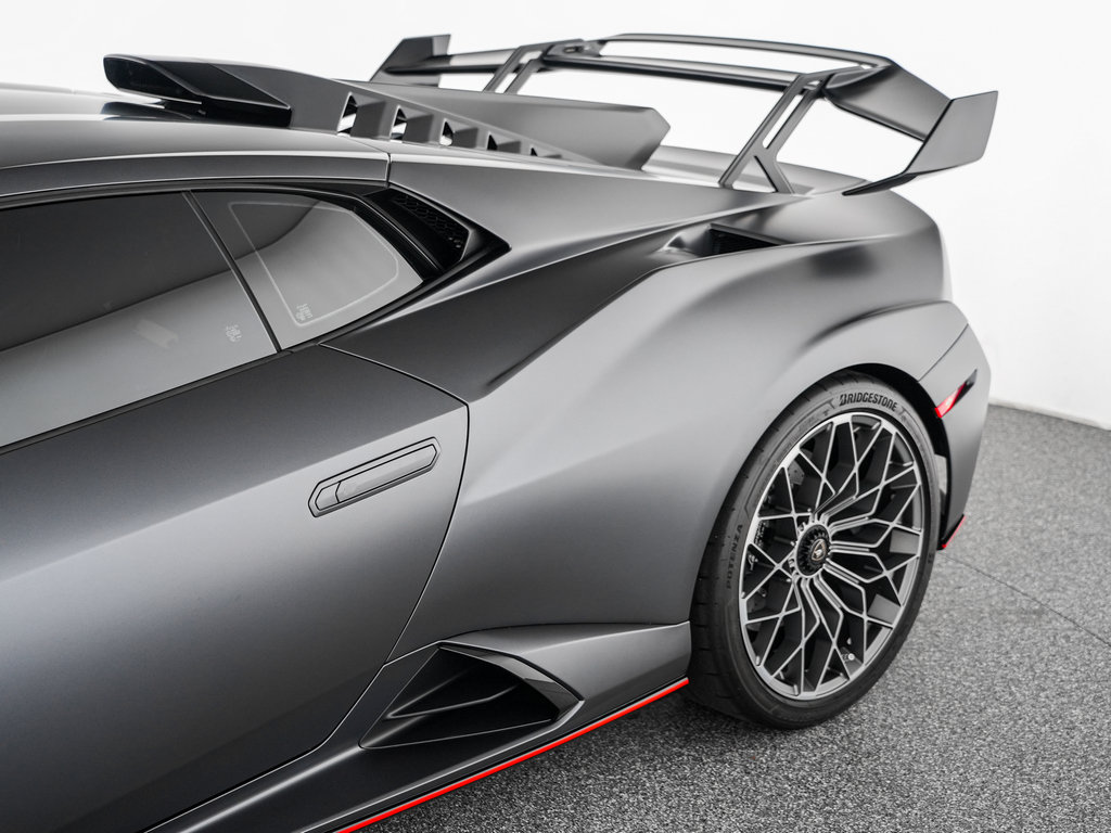 Used 2023 Lamborghini Huracan STO RWD image 44