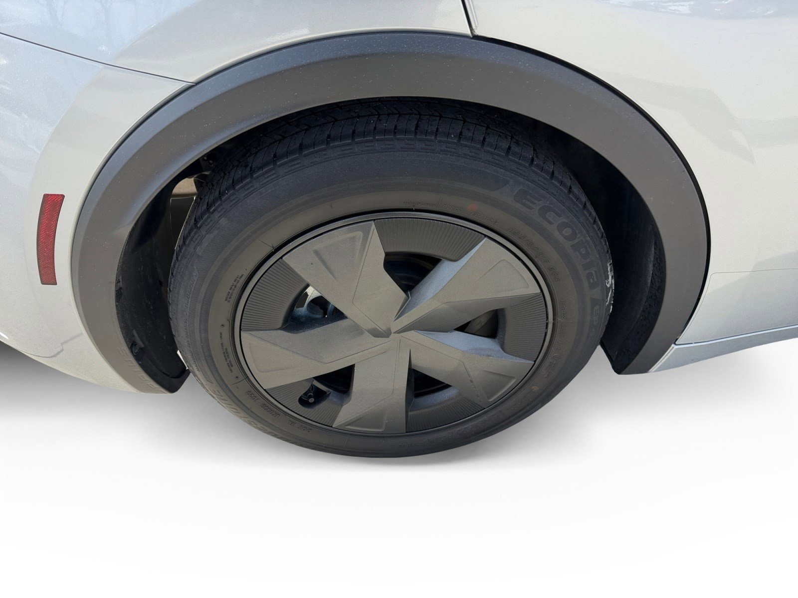 Used 2023 Toyota Prius LE image 17