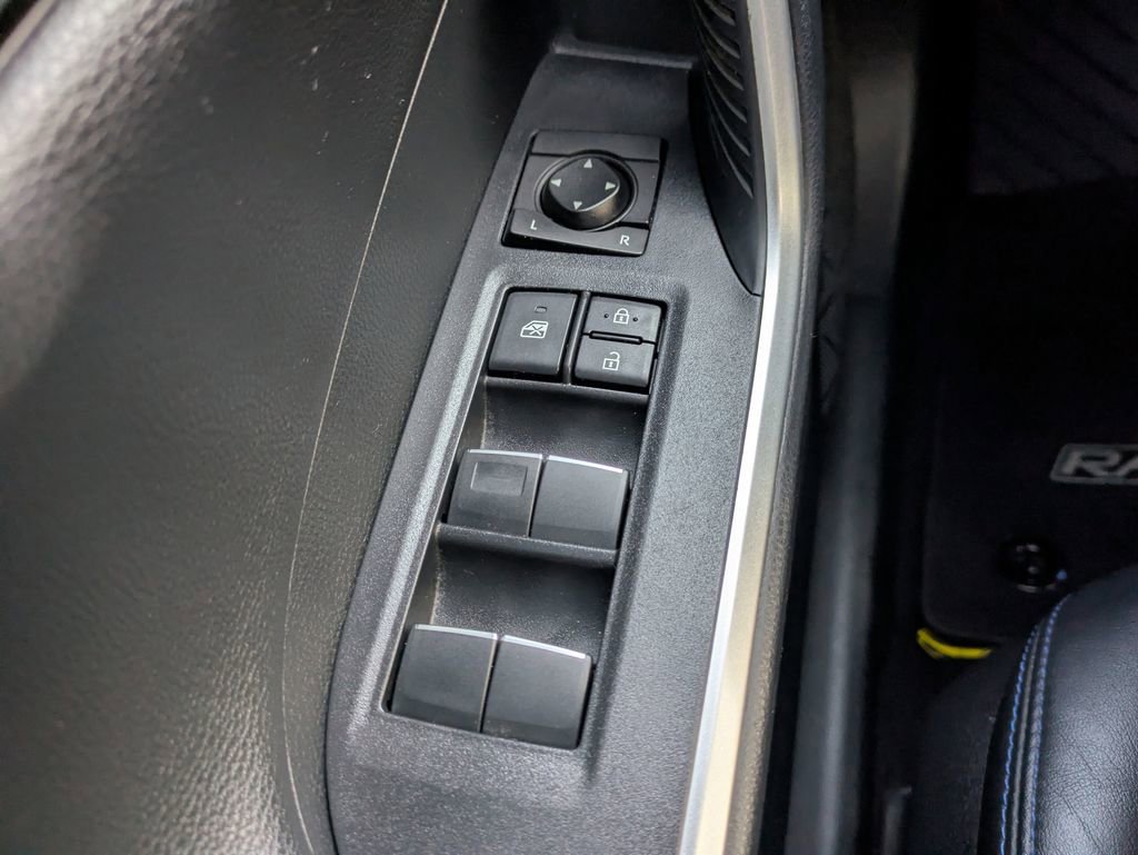 Used 2019 Toyota RAV4 XSE AWD/4WD image 25
