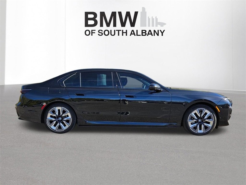 Used 2024 BMW i7 xDrive60 image 3