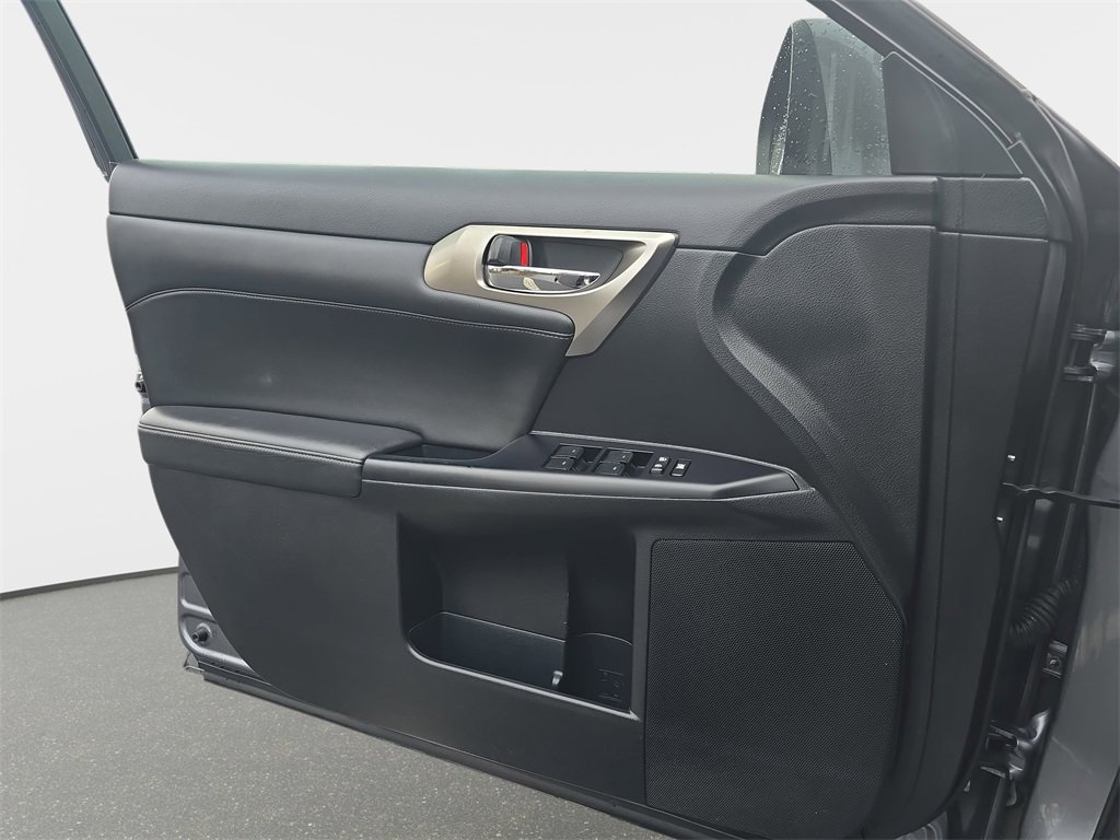 Used 2015 Lexus CT 200h image 25