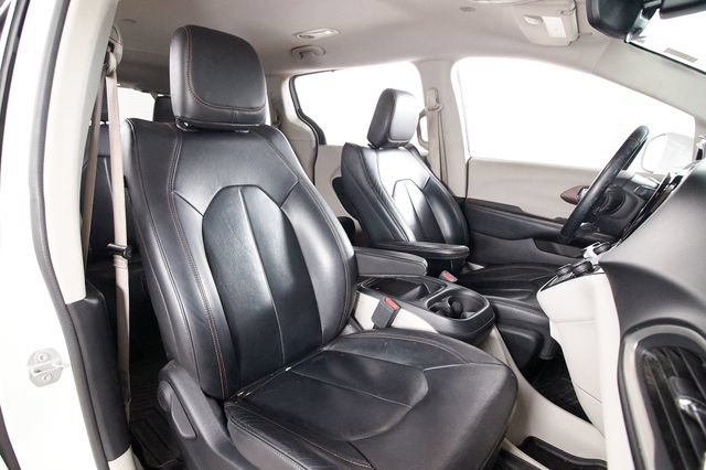 Used 2017 Chrysler Pacifica Touring-L FWD image 20