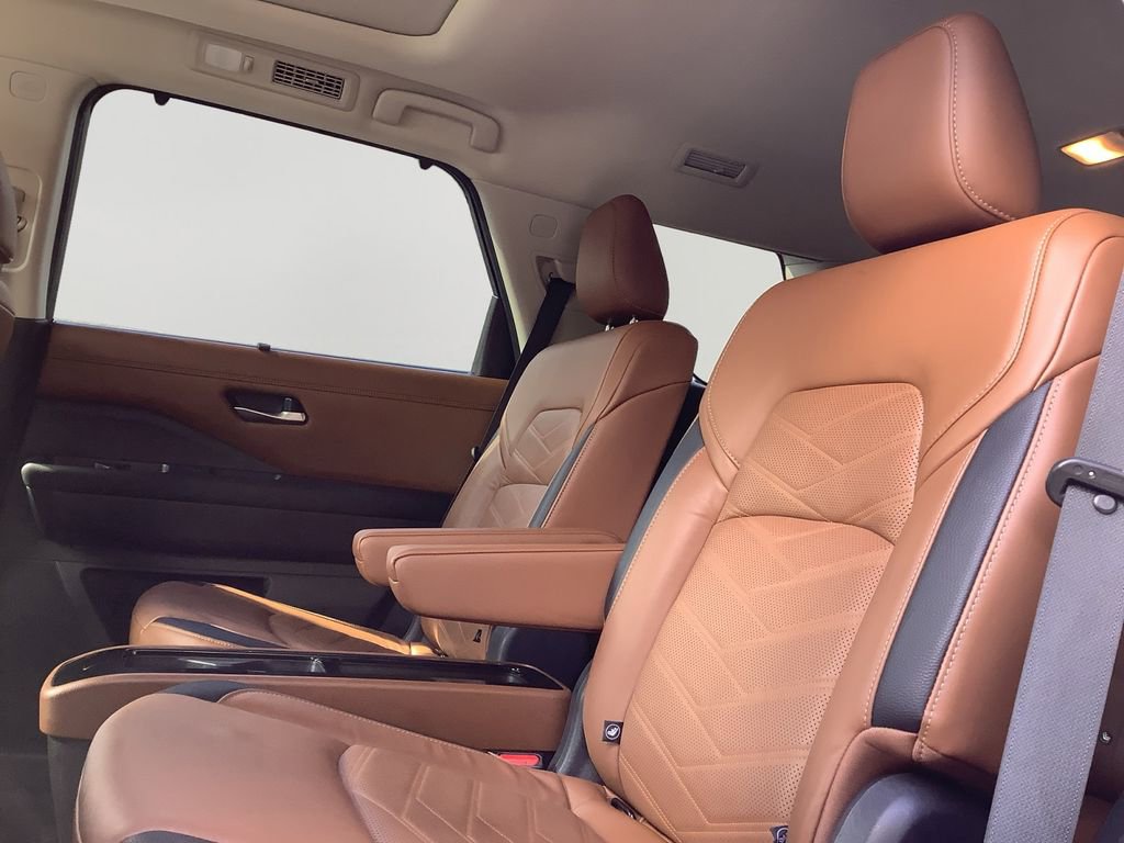 Used 2023 Nissan Pathfinder Platinum image 15