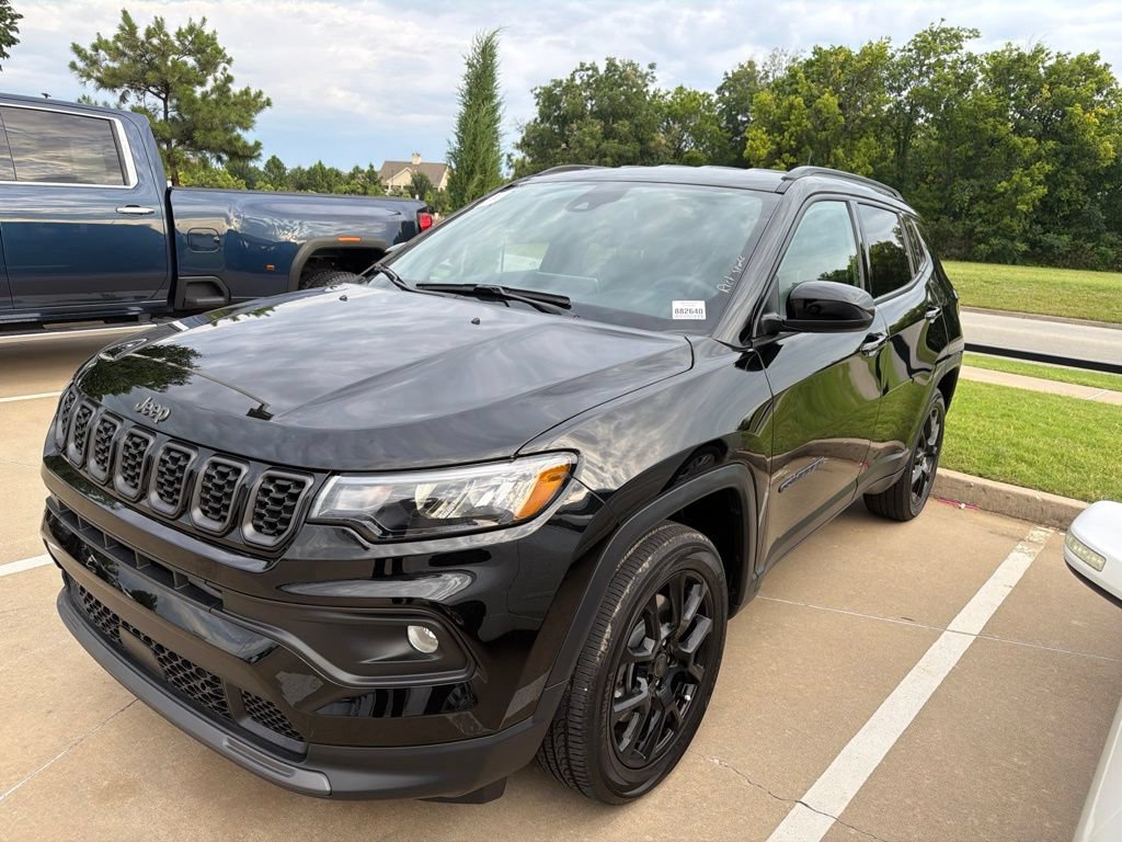 Used 2026 Jeep Compass Latitude AWD/4WD image 1