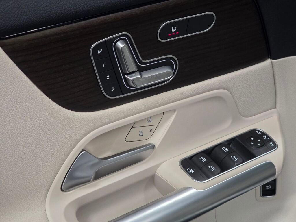 Used 2026 Mercedes-Benz GLA 250 4MATIC image 34