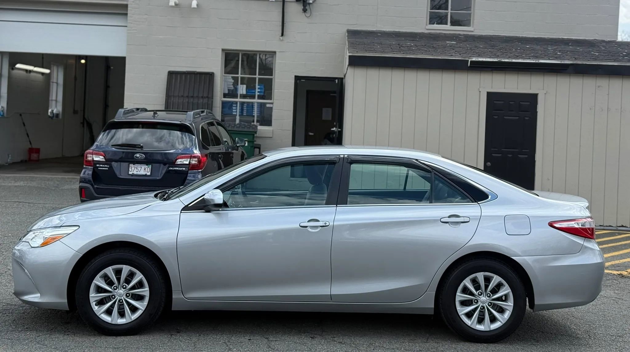 Used 2016 Toyota Camry LE FWD image 14