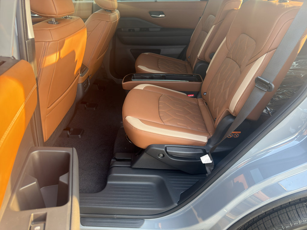 New 2026 Nissan Pathfinder Platinum image 32