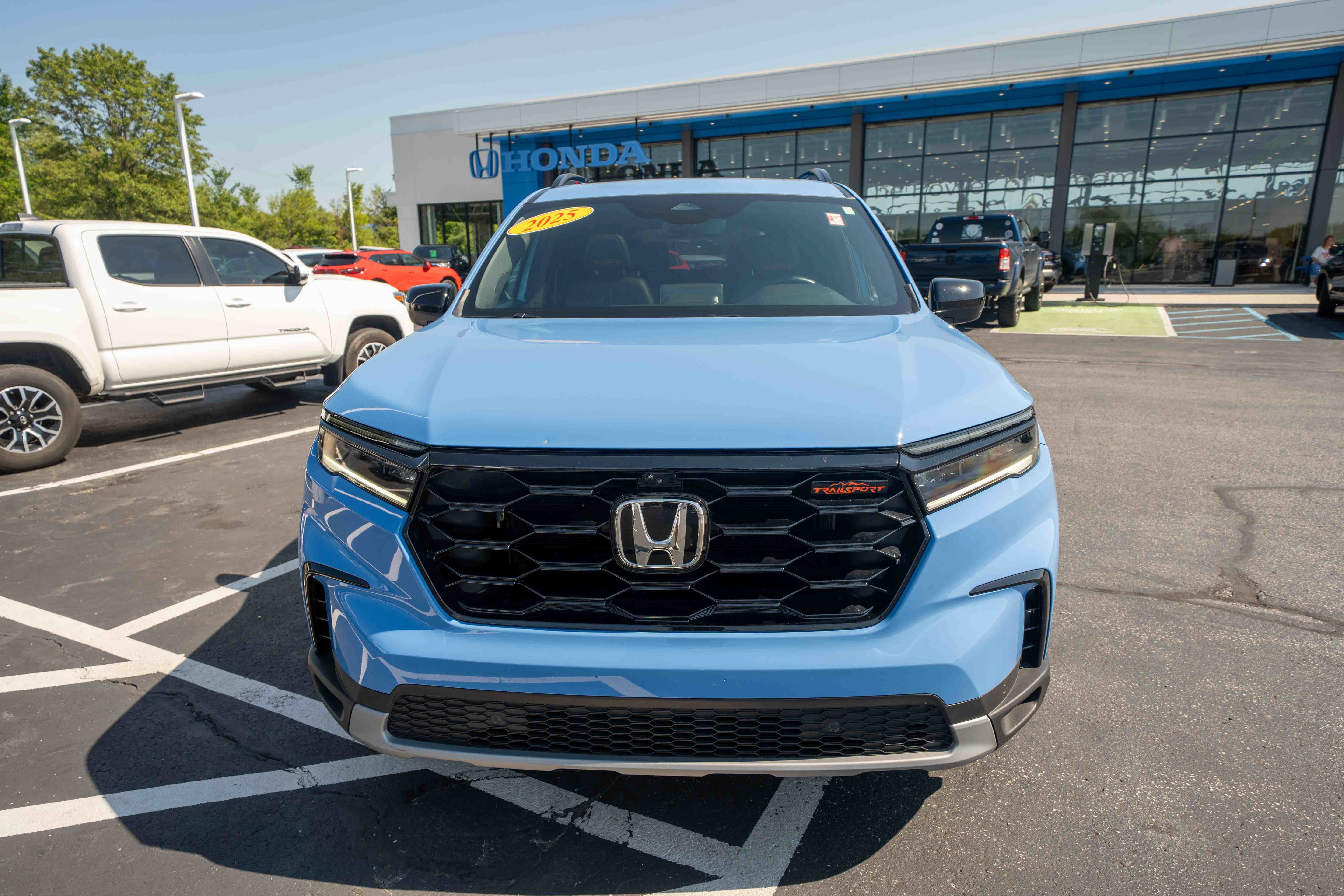 Certified 2025 Honda Pilot TrailSport image 2